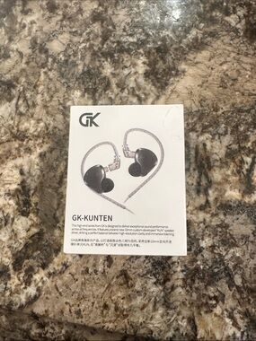 GK Black In-Ear Headphones with Clear Cables - GK-KUNTEN